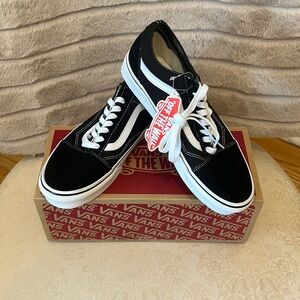 Old Skool Black/White Low Top Vans, Women’s Size 8, Men’s Size 6.5